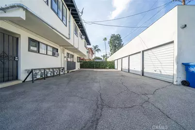 11001 Hortense Street, West Toluca Lake, CA 91602 - Photo 5