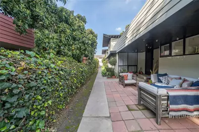 11001 Hortense Street, West Toluca Lake, CA 91602 - Photo 7