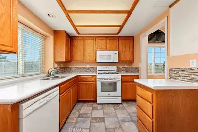 9020 Redwood, California City, CA 93505 - Photo 7