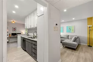 18307 Burbank, Tarzana, CA 91356 - Photo 3