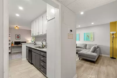 18307 Burbank #5, Tarzana, CA 91356 - Photo 3