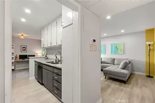 18307 Burbank, Tarzana, CA 91356 - Photo 3
