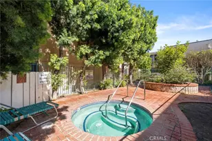 18307 Burbank, Tarzana, CA 91356 - Photo 23