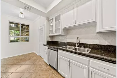 10824 Bloomfield #108, Toluca Lake, CA 91602 - Photo 17