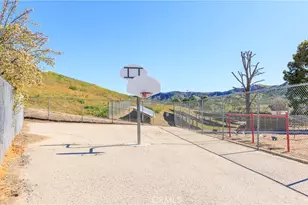 29021 Bouquet Canyon, Saugus, CA 91390 - Photo 39