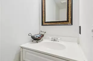 25317 Heather Vale St, Saugus, CA 91350 - Photo 17