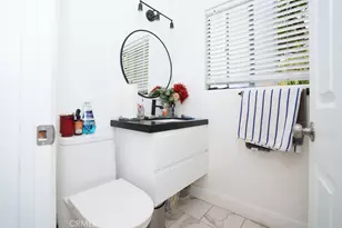 15500 Chatsworth, Los Angeles, CA 91345 - Photo 13