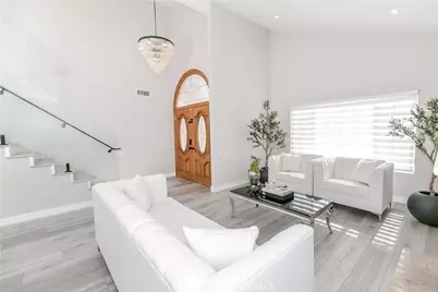 10670 Deering, Chatsworth, CA 91311 - Photo 9