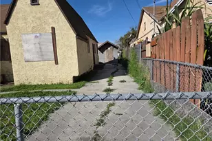 11727 Alabama, Los Angeles, CA 90059 - Photo 3