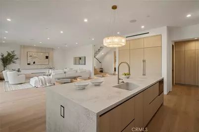15451 Camarillo Street, Sherman Oaks, CA 91403 - Photo 11