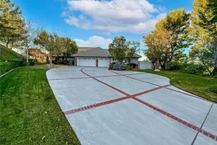24525 Desert, Newhall, CA 91321 - Photo 5