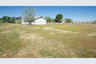 5902 Margaritha, Rosamond, CA 93560 - Photo 11