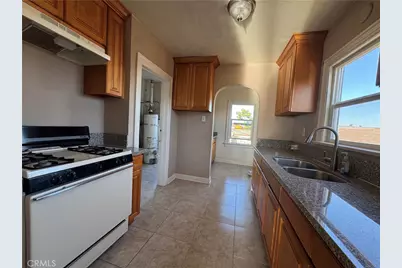 5116 S Budlong Avenue, Los Angeles, CA 90037 - Photo 7