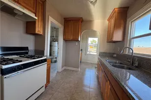 5116 S Budlong Ave, Los Angeles, CA 90037 - Photo 7
