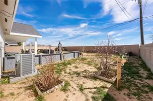 10588 Peach Ave, California City, CA 93505 - Photo 49