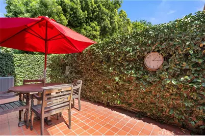 18319 Collins, Tarzana, CA 91356 - Photo 17