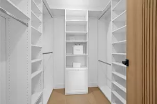 24100 Philiprimm St, Woodland Hills, CA 91367 - Photo 23