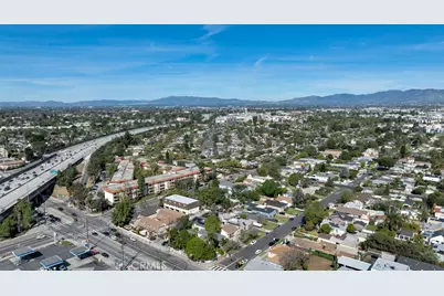 11667 Burbank, North Hollywood, CA 91601 - Photo 17