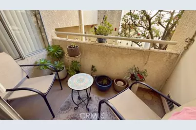 19400 Wyandotte #16, Reseda, CA 91335 - Photo 7