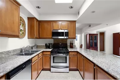 14343 Burbank Boulevard #301, Sherman Oaks, CA 91401 - Photo 3