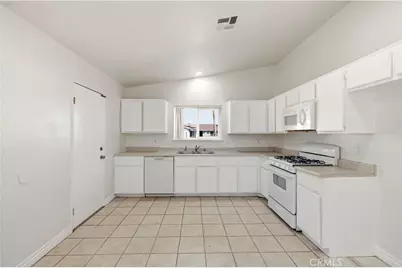 2906 Casamia, Palmdale, CA 93550 - Photo 11