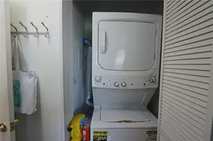 19208 Ave Of The Oaks, Newhall, CA 91321 - Photo 35