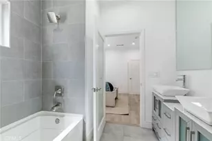 1364 S Ridgeley, Los Angeles, CA 90019 - Photo 11