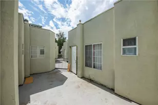 22809 Del Valle, Woodland Hills, CA 91364 - Photo 13