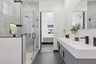 23143 Leonora, Woodland Hills, CA 91367 - Photo 15