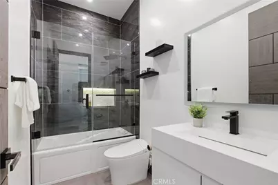 23143 Leonora, Woodland Hills, CA 91367 - Photo 17