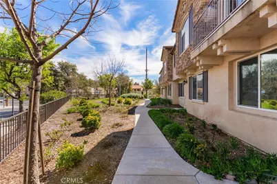 27968 Avalon, Canyon Country, CA 91351 - Photo 5