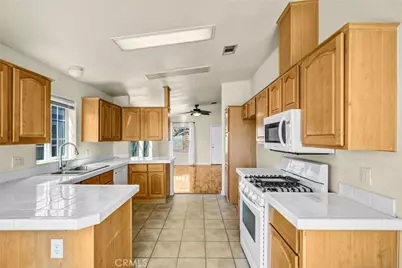 2424 Sunset Ridge Dr., Rosamond, CA 93560 - Photo 13