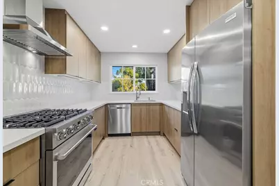 10557 Reseda, Northridge, CA 91326 - Photo 11