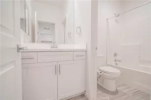 28706 Jardineras Dr, Valencia, CA 91354 - Photo 37