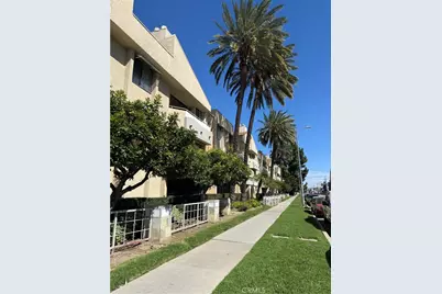 19009 Sherman #16, Reseda, CA 91335 - Photo 1