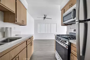 14218 Victory Blvd, Van Nuys, CA 91401 - Photo 11