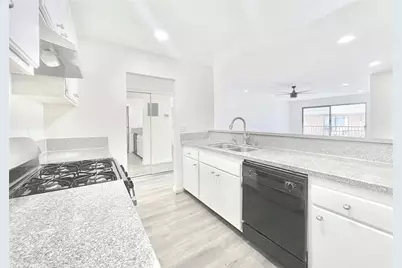 7437 Haskell Avenue, Van Nuys, CA 91406 - Photo 9