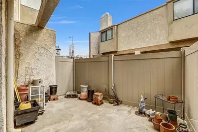 18242 Burbank Boulevard #8, Tarzana, CA 91356 - Photo 21