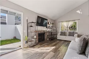 25259 Avenida Dorena, Newhall, CA 91321 - Photo 5