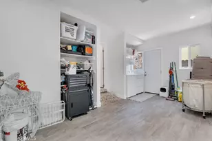 22117 Ybarra, Woodland Hills, CA 91364 - Photo 33