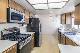 13203 Vanowen St, North Hollywood, CA 91605 - Photo 9