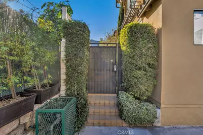 10832 W Riverton Court, Toluca Lake, CA 91602 - Photo 33