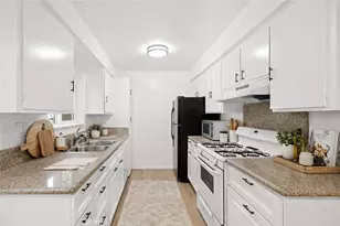 11138 Aqua Vista, North Hollywood, CA 91602 - Photo 3