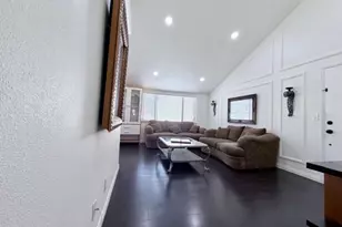 18105 Sundowner Way, Canyon Country, CA 91387 - Photo 15