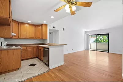8801 Independence Ave ##19, Canoga Park, CA 91304 - Photo 3