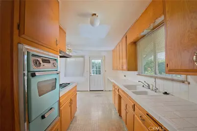 13570 Simshaw, Sylmar, CA 91342 - Photo 9