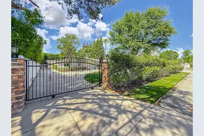 23433 Hatteras, Woodland Hills, CA 91367 - Photo 3