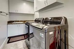 4751 Topeka Dr, Tarzana, CA 91356 - Photo 57