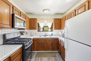 18003 Saticoy St, Reseda, CA 91335 - Photo 5