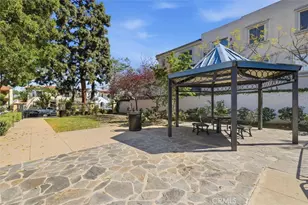 143 N Arnaz Dr, Beverly Hills, CA 90211 - Photo 31
